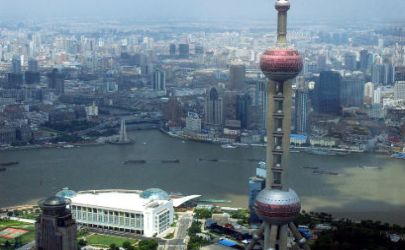 A hőség ellenére is sok a látogató a Shanghai Világkiállításon