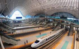 Egy éves Kína, és a világ leghosszabb, és leggyorsabb nagysebességű vasútvonala