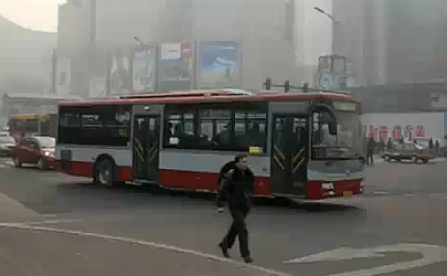 Peking új környezetkímélő buszokat állít szolgálatba