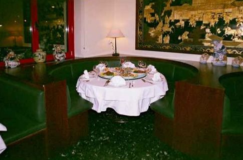 A Nefrit Kínai Étterem egy roppant hangulatos hely, ahol nagyon készséges pincérek szolgálják ki a vendégek kívánságait.