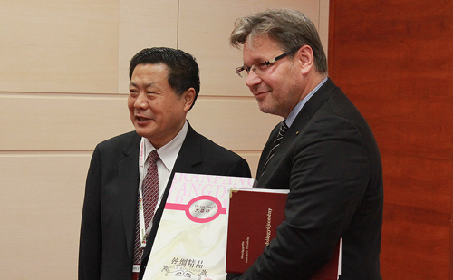 A kínai-magyar kapcsolatok erősítéséről beszélt Dr. Vejkey Imre, a KDNP-frakció vezető helyettese a China Smart Expo-n