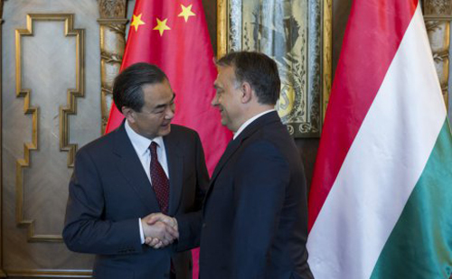 Orbán Viktorral és Szijjártó Péterrel is találkozott kína külügyminisztere