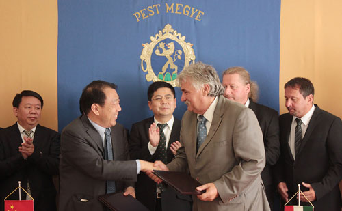 Pest megye Önkormányzata és a VOSZ a kínai Hainan Tartománnyal írt alá megállapodásokat