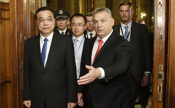 Orbán Viktor miniszterelnök Li Ko-csiang kínai kormányfővel tárgyalt