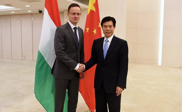 Magyar miniszteri delegáció Kínában: már az első napon több megállapodás született