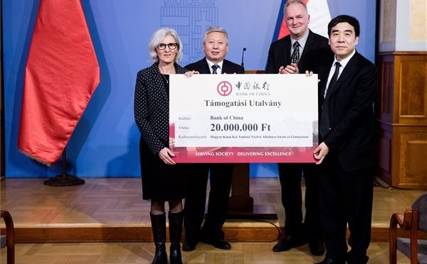 20 millió forintos támogatást kapott a Magyar-Kínai Két Tanítási Nyelvű Általános Iskola és Gimnázium