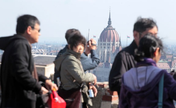 Akár 70 százalékos is lehet az Európába irányuló kínai turizmus