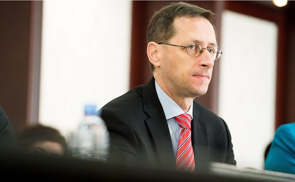 A Huawei vezetőjével tárgyalt Varga Mihály