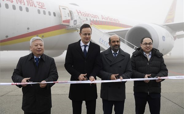 Hivatalosan is köszöntötték a Hainan Airlines Budapest-Csungking járatát