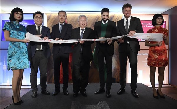 Hivatalosan is köszöntötték a Shanghai Airlines két új budapesti járatát