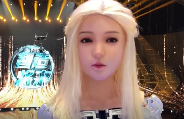 Töretlen a mesterséges intelligencia-vezérelt robot műsorvezetőnő sikere a kínai Zheijang tévében