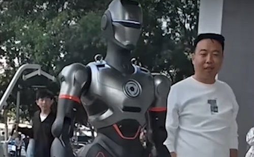 Technológiai csoda: merevből rugalmassá teszik a humanoid robotot a kínaiak