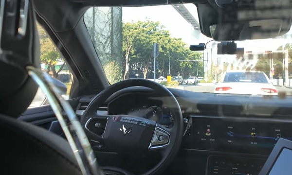 Önvezető autók globális bevezetéséért fogott össze a kínai Baidu és az Uber