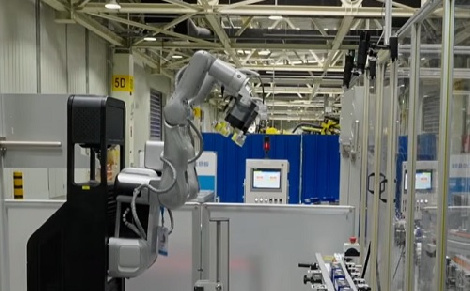 Munkába állt az első megtestesült intelligens humanoid robot egy kínai gyárban