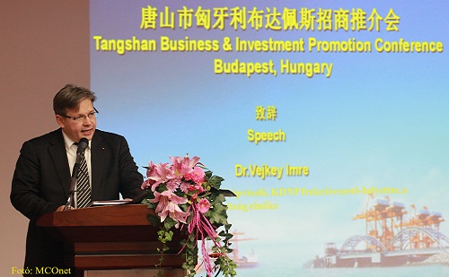 Dr. Vejkey Imre fogadta Tangshan város küldöttségét