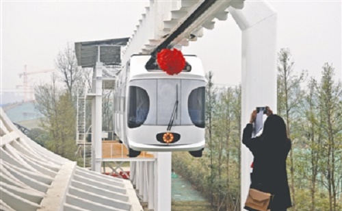 Környezetbarát felső felfüggesztésű vasútvonal nyílt Kínában